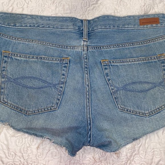 ABERCROMBIE & FITCH MID RISE SHORTS - Picture 2 of 2